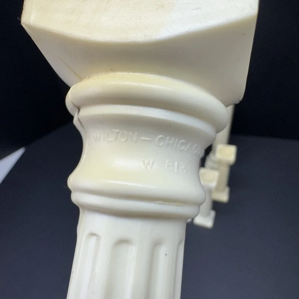 Wilton White Grecian 10